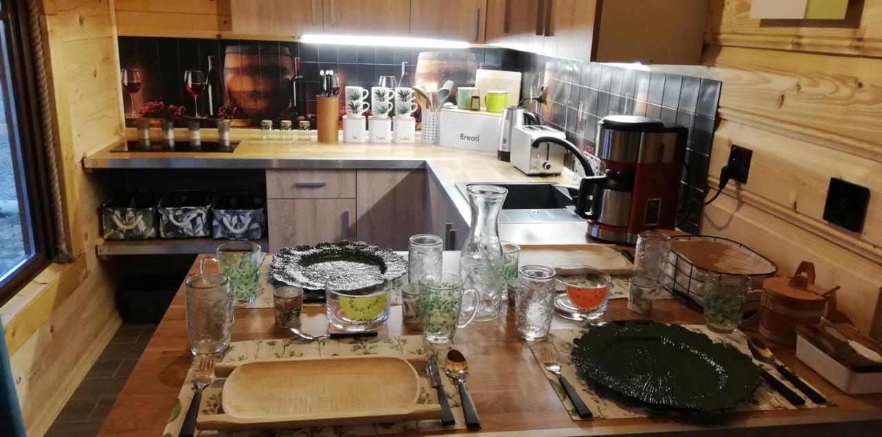 Woodorf Drewnem Uslane - Domki Z Bala Nad Rzeka Slupia Wsrod Pol I Lasow Z Chata Grillowa, Ogniskiem I Placami Zabaw Dla Dzieci Ustka Dış mekan fotoğraf